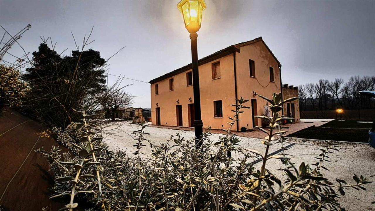 Casa Montefiore 13 Girasoli LT nella tranquilla campagna Marchigiana Ancona Esterno foto