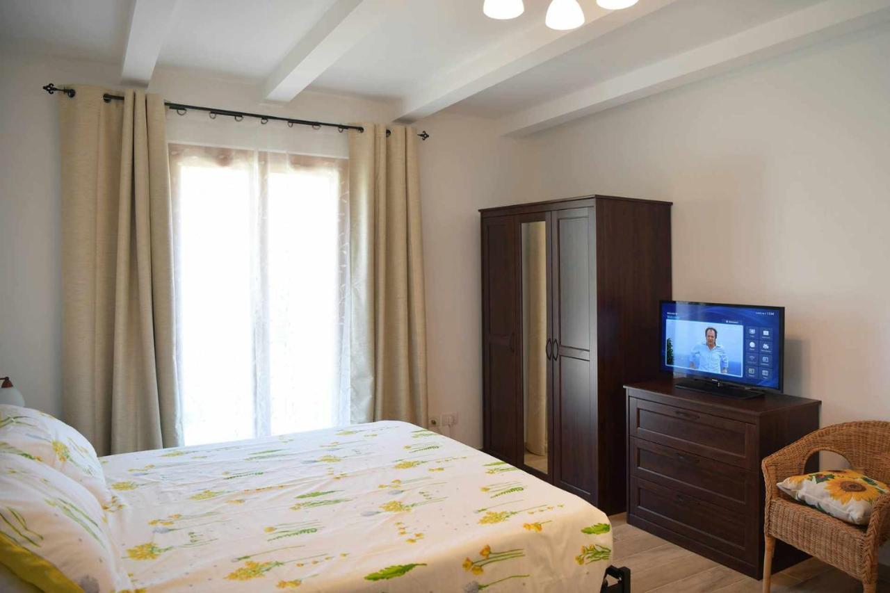 Casa Montefiore 13 Girasoli LT nella tranquilla campagna Marchigiana Ancona Esterno foto